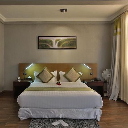 Rori Hotel Ауаса Екстериор снимка