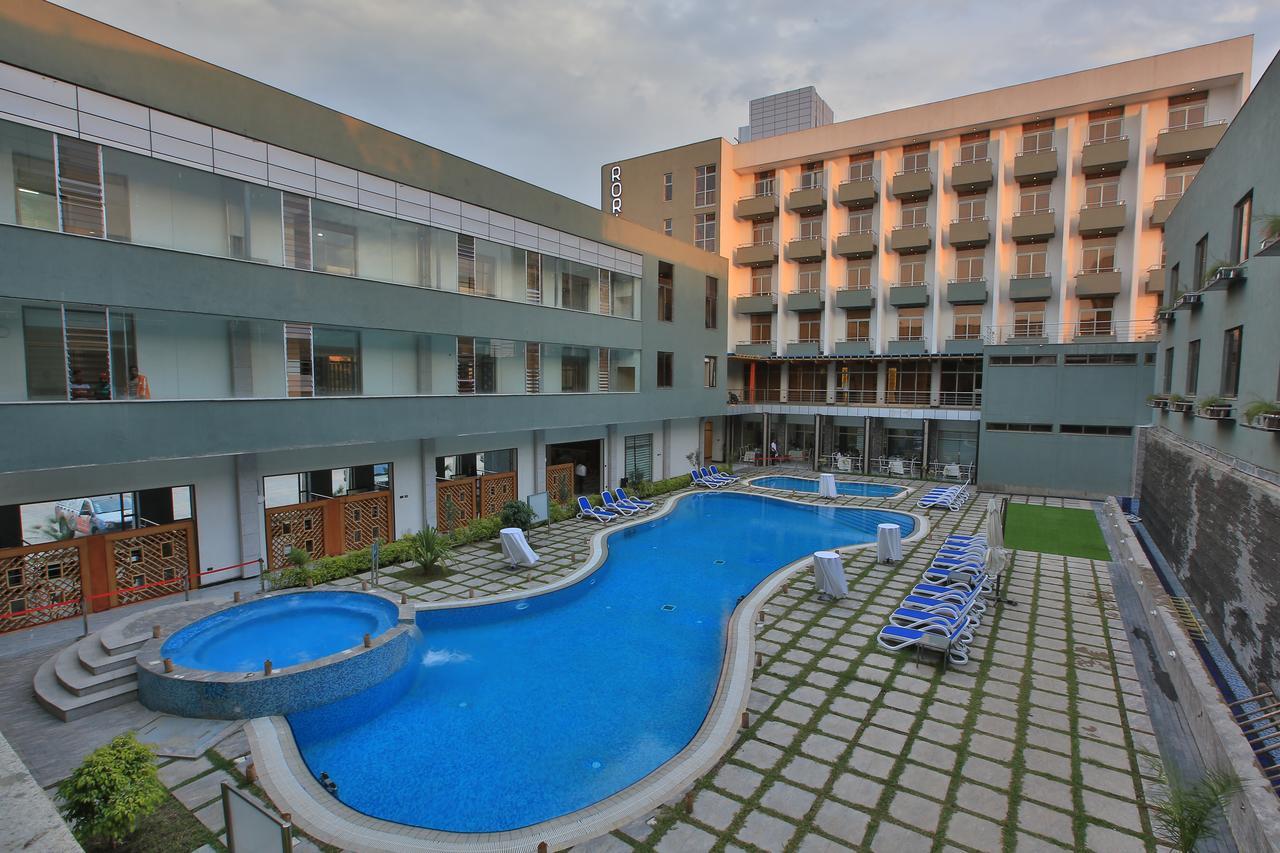 Rori Hotel Ауаса Екстериор снимка