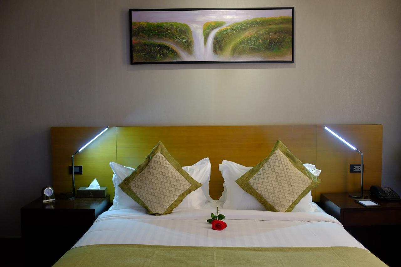 Rori Hotel Ауаса Екстериор снимка